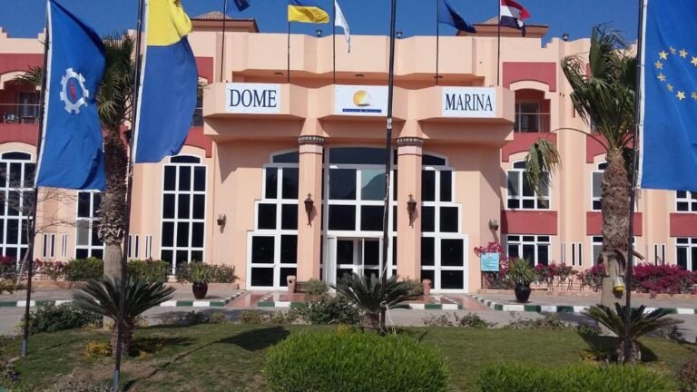 8 Dome Marina Hotel